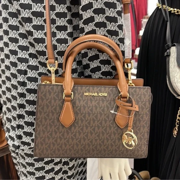 Michael Kors Small Sheila Satchel Crossbody
Bag Brown
NWT - Picture 13 of 16